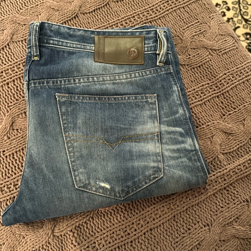 Diesel Buster Regular Slim Tapered Non Stretch Destroyed Jeans
